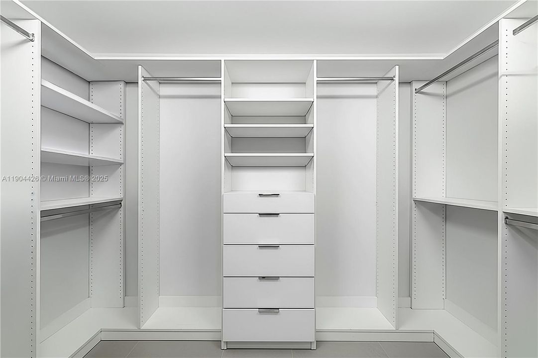 For Sale: $599,000 (1 beds, 1 baths, 1048 Square Feet)