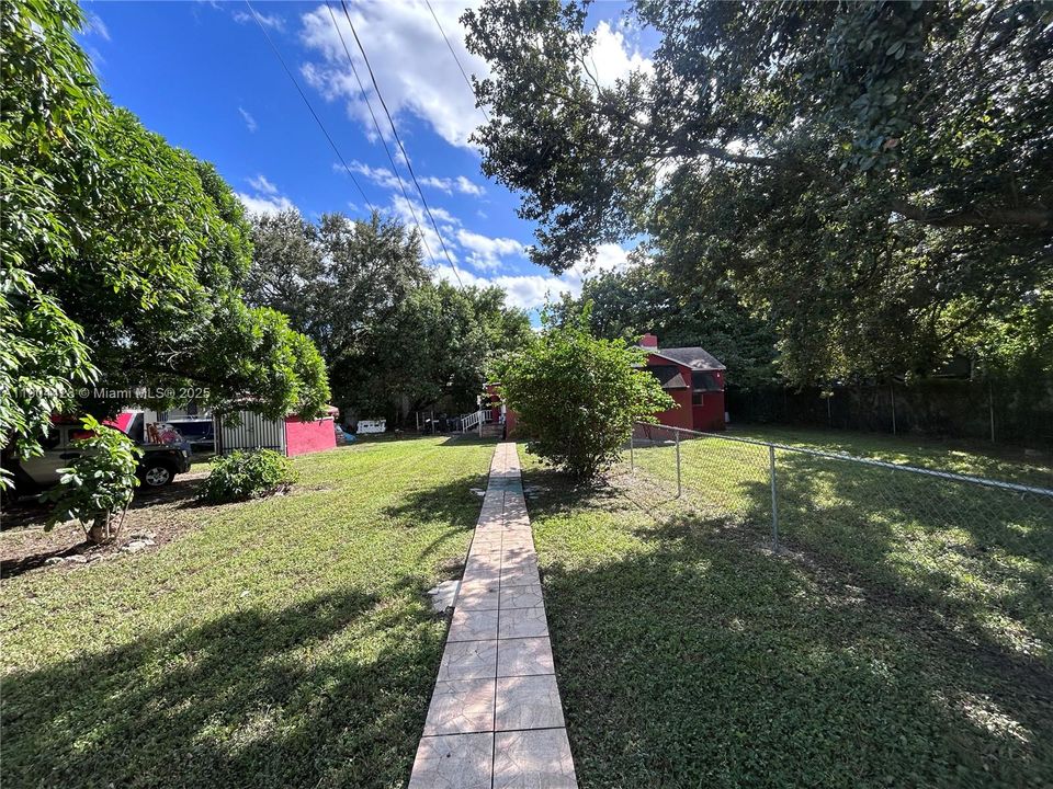 For Sale: $585,000 (3 beds, 1 baths, 983 Square Feet)