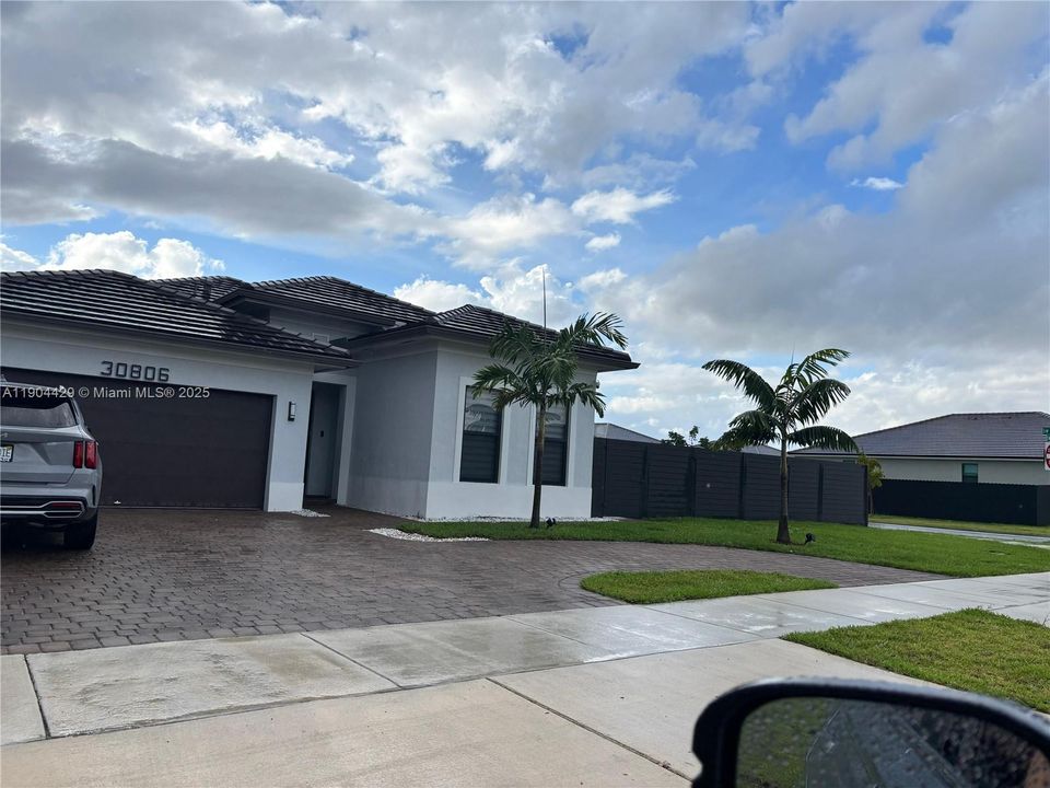 En Renta: $1,600 (1 camas, 1 baños, 2088 Pies cuadrados)