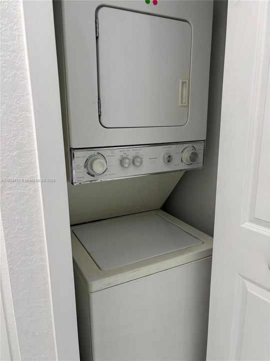 En Renta: $1,600 (1 camas, 1 baños, 2088 Pies cuadrados)