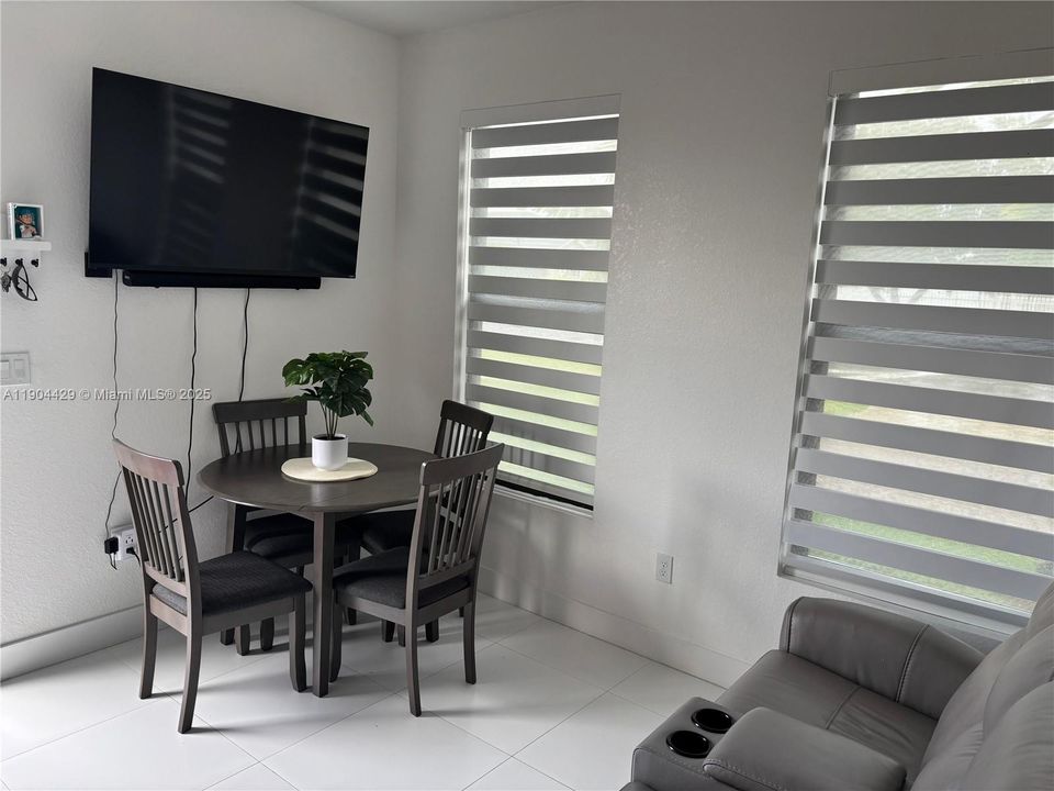 En Renta: $1,600 (1 camas, 1 baños, 2088 Pies cuadrados)