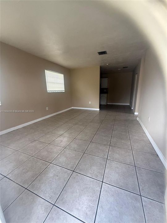 Recently Rented: $1,800 (2 beds, 1 baths, 1431 Square Feet)