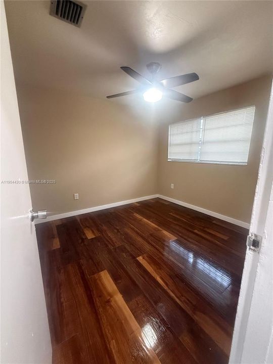 Recently Rented: $1,800 (2 beds, 1 baths, 1431 Square Feet)