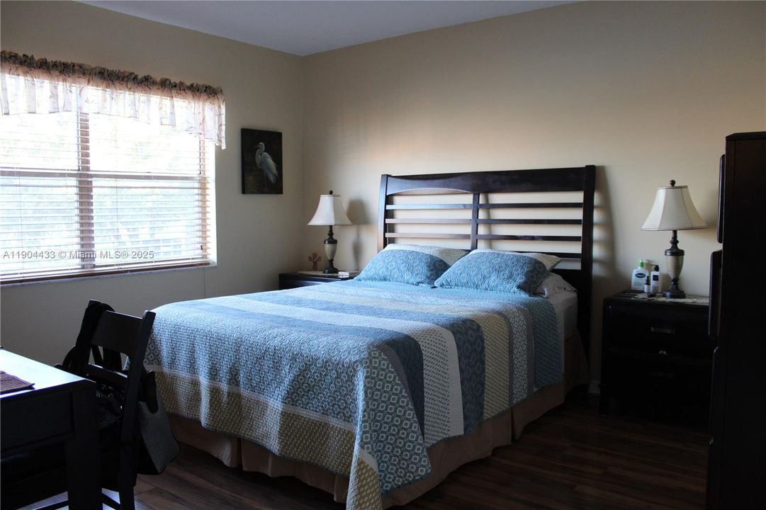 待售: $115,000 (2 贝兹, 2 浴室, 850 平方英尺)