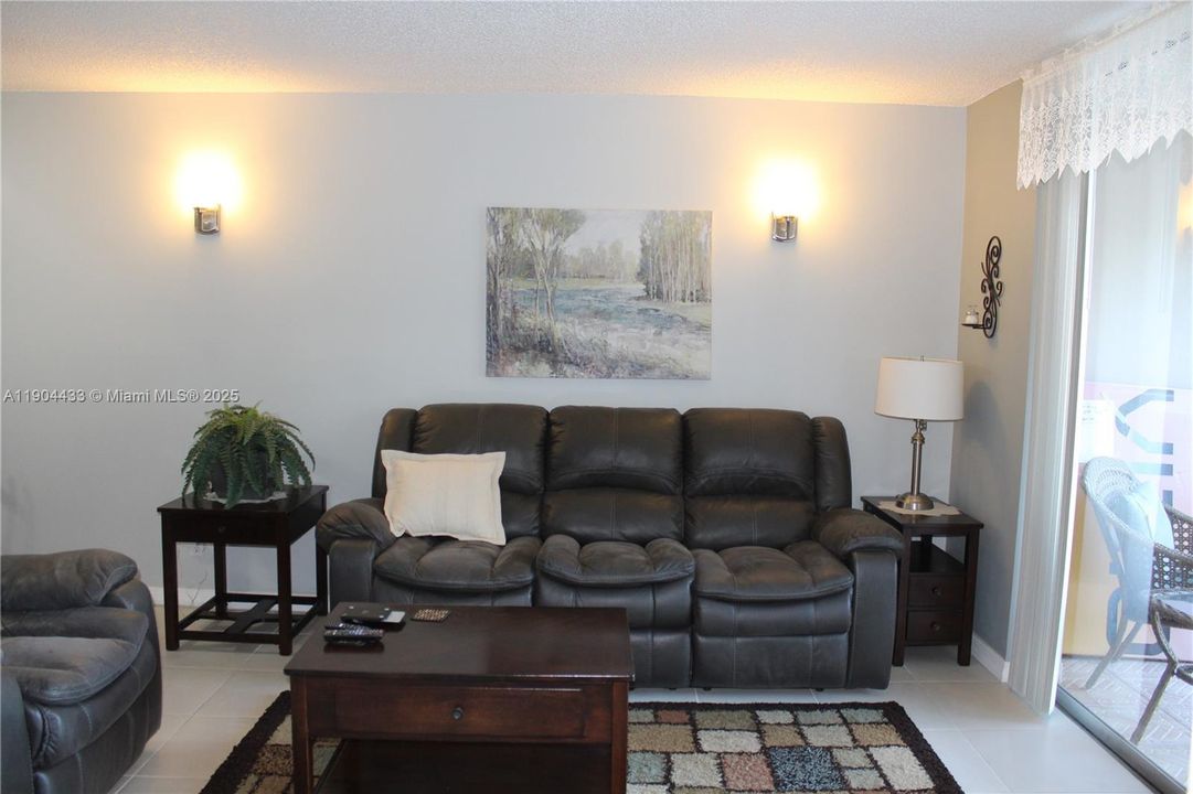 待售: $115,000 (2 贝兹, 2 浴室, 850 平方英尺)