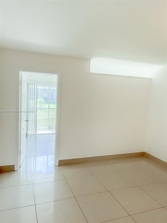 合同活跃: $1,575 (2 贝兹, 1 浴室, 800 平方英尺)