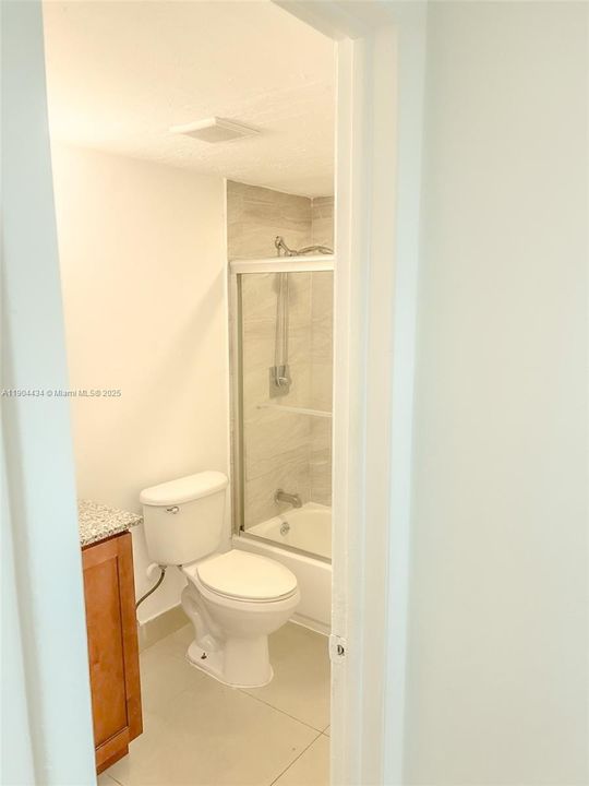 合同活跃: $1,575 (2 贝兹, 1 浴室, 800 平方英尺)