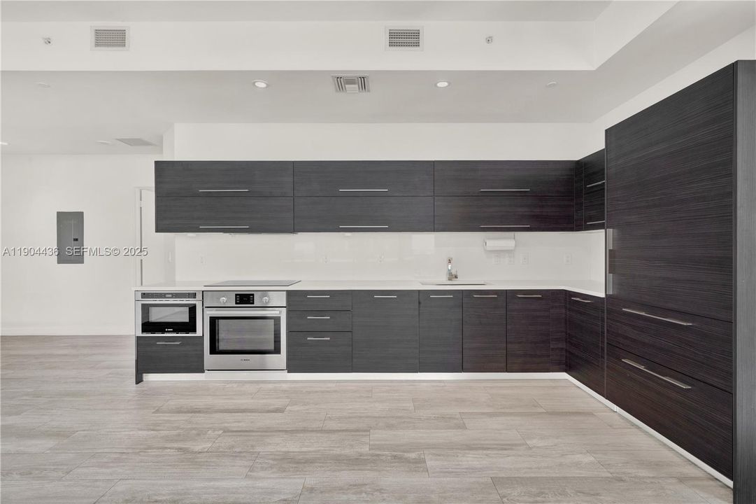 For Rent: $7,000 (3 beds, 3 baths, 1364 Square Feet)