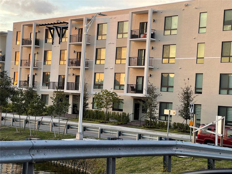 En Venta: $492,000 (3 camas, 2 baños, 1124 Pies cuadrados)