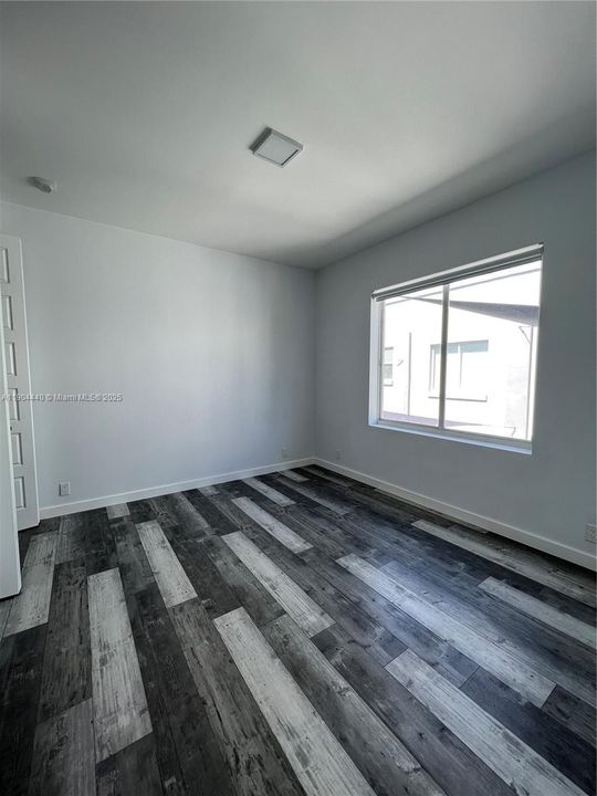 Active With Contract: $1,880 (1 beds, 1 baths, 645 Square Feet)
