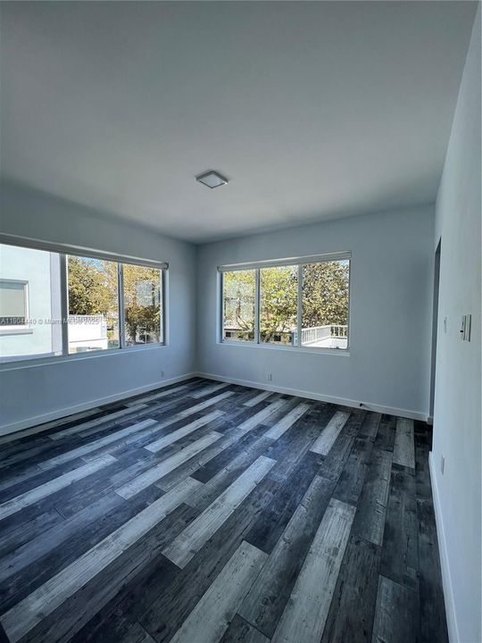 Active With Contract: $1,880 (1 beds, 1 baths, 645 Square Feet)