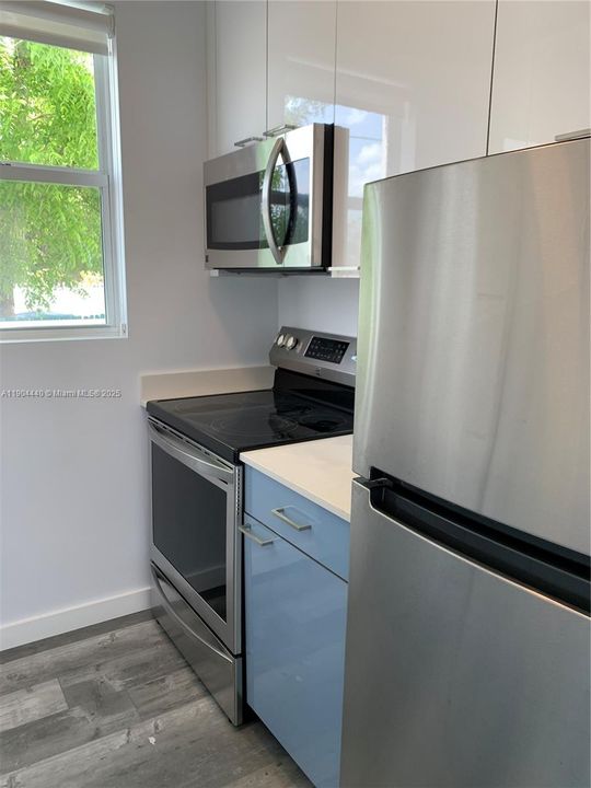 Active With Contract: $1,880 (1 beds, 1 baths, 645 Square Feet)