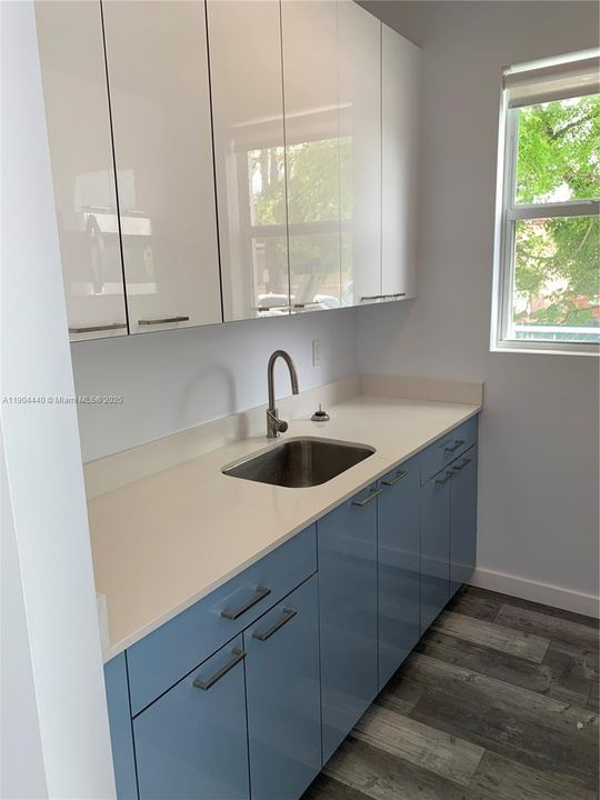 Active With Contract: $1,880 (1 beds, 1 baths, 645 Square Feet)