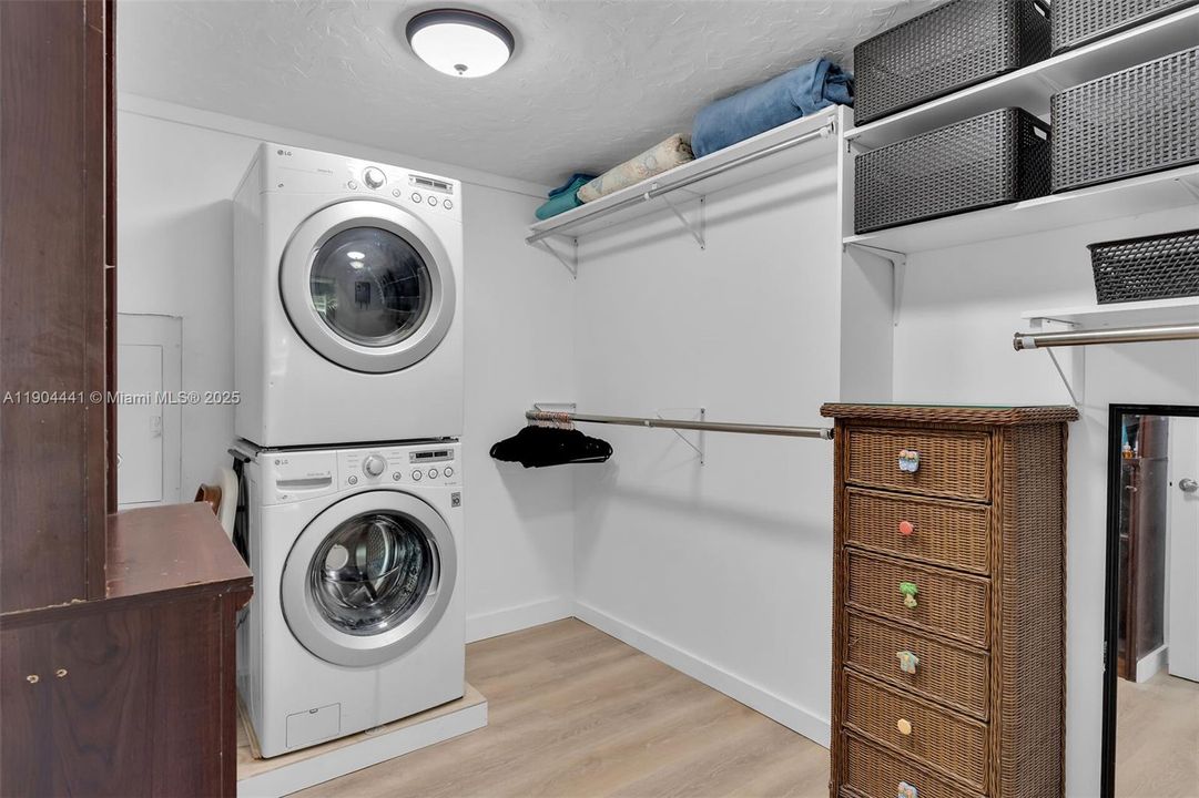 На продажу: $265,000 (2 спален, 2 ванн, 1152 Квадратных фут)