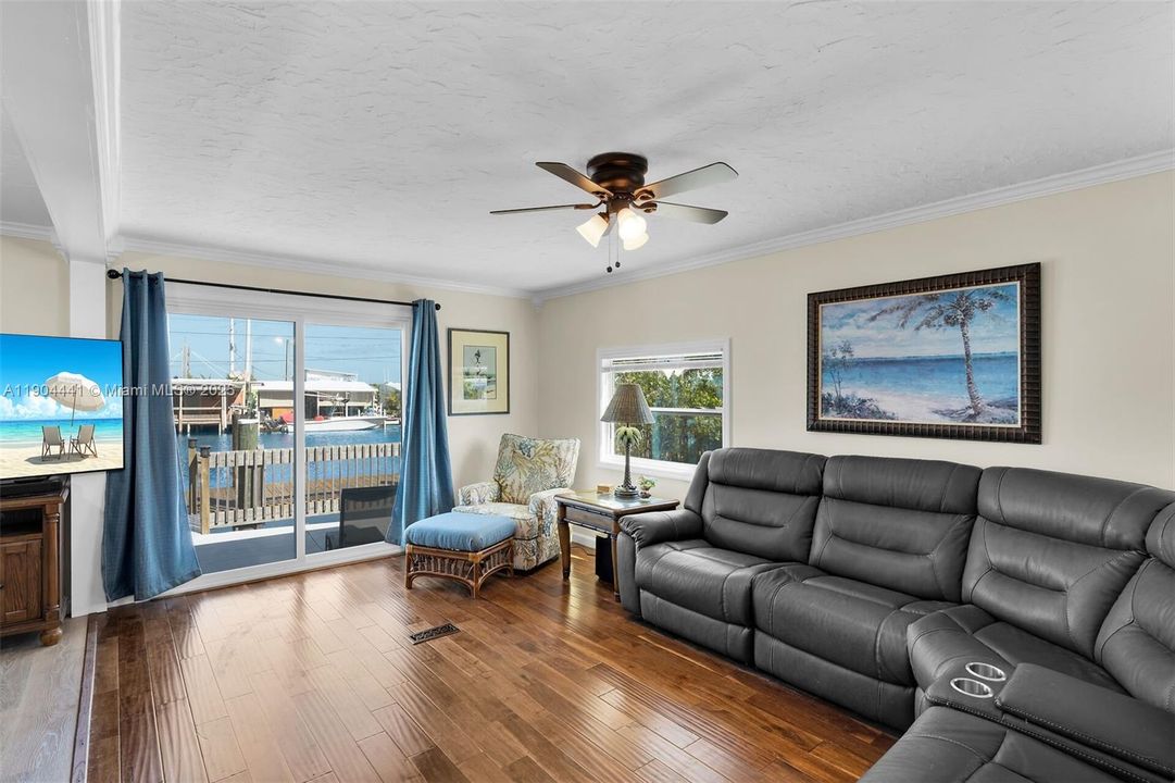 На продажу: $265,000 (2 спален, 2 ванн, 1152 Квадратных фут)