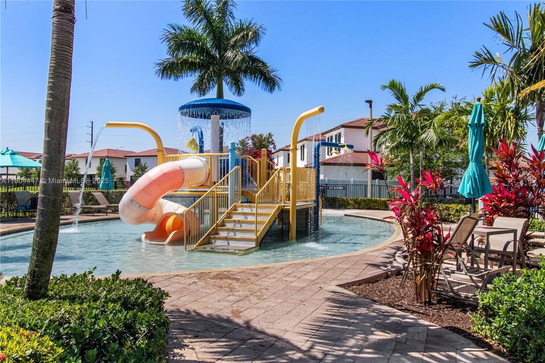 合同活跃: $545,000 (3 贝兹, 2 浴室, 1540 平方英尺)