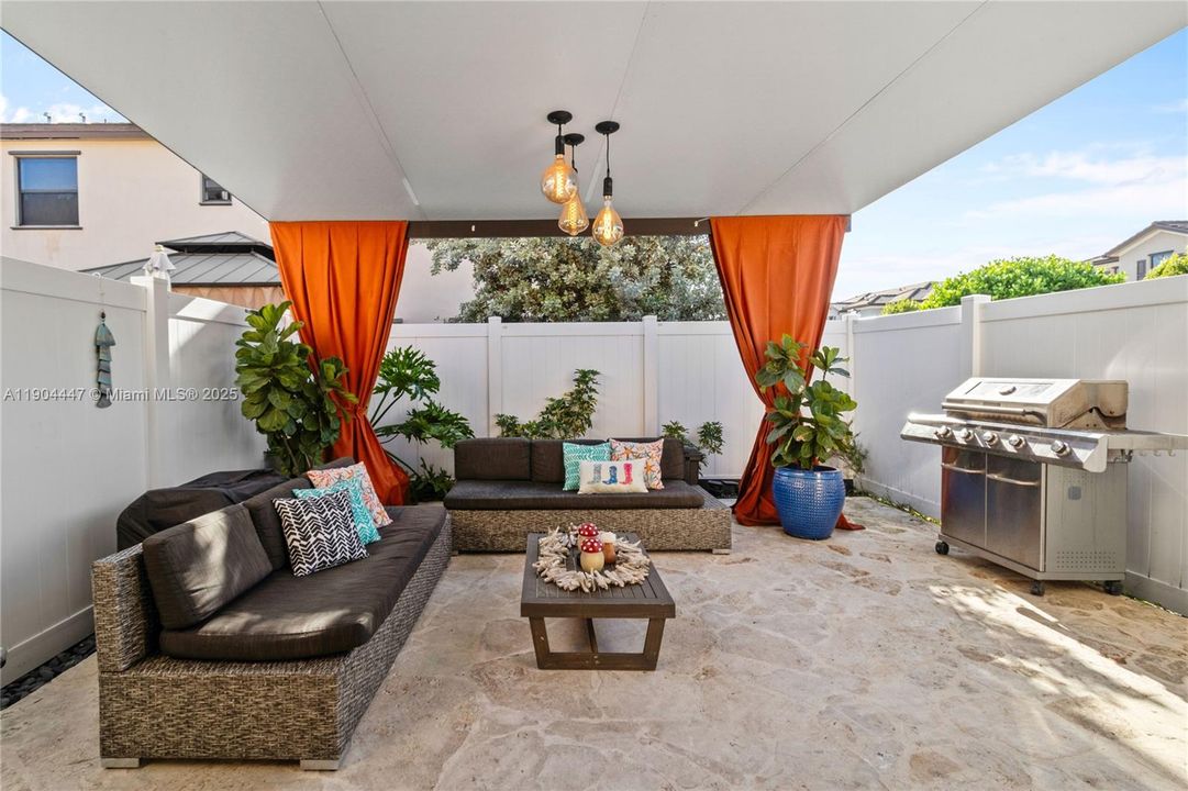 合同活跃: $545,000 (3 贝兹, 2 浴室, 1540 平方英尺)