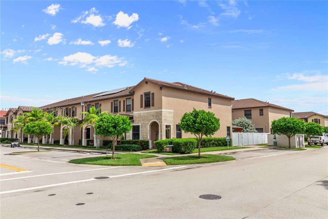 合同活跃: $545,000 (3 贝兹, 2 浴室, 1540 平方英尺)