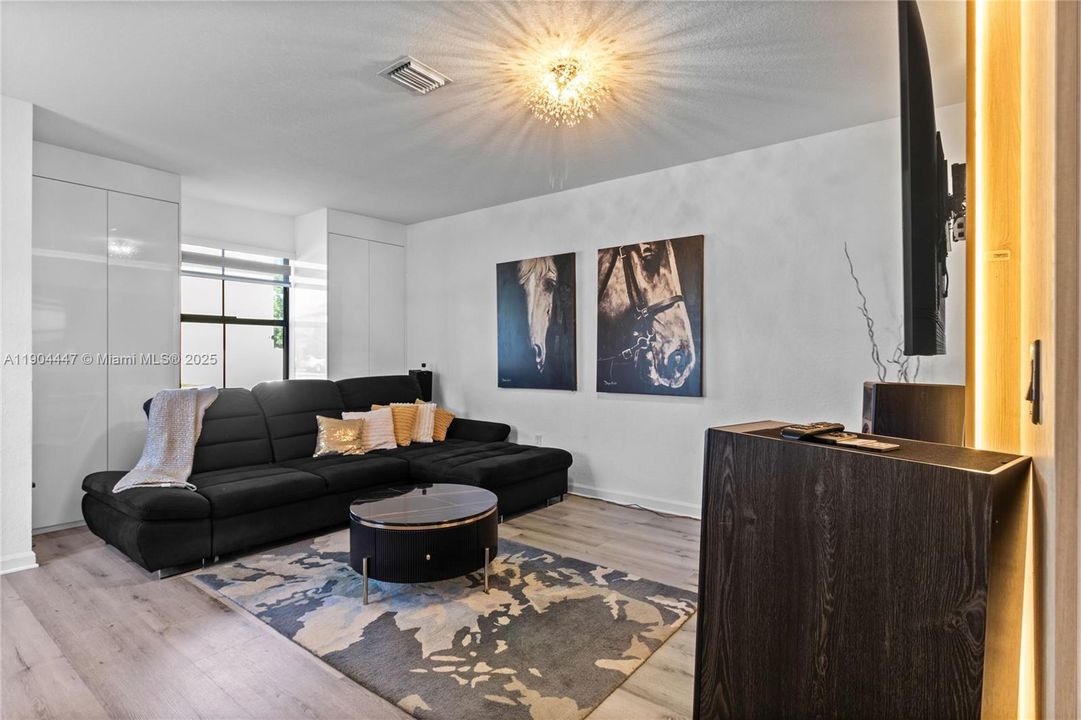 合同活跃: $545,000 (3 贝兹, 2 浴室, 1540 平方英尺)