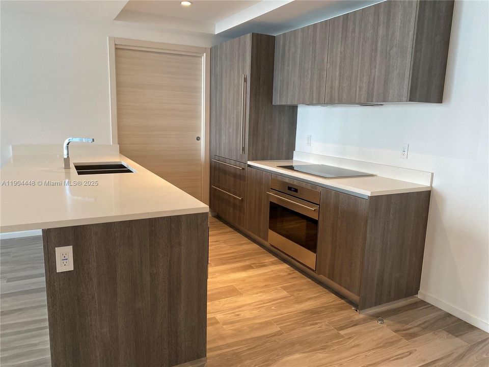 For Rent: $5,800 (2 beds, 2 baths, 1253 Square Feet)