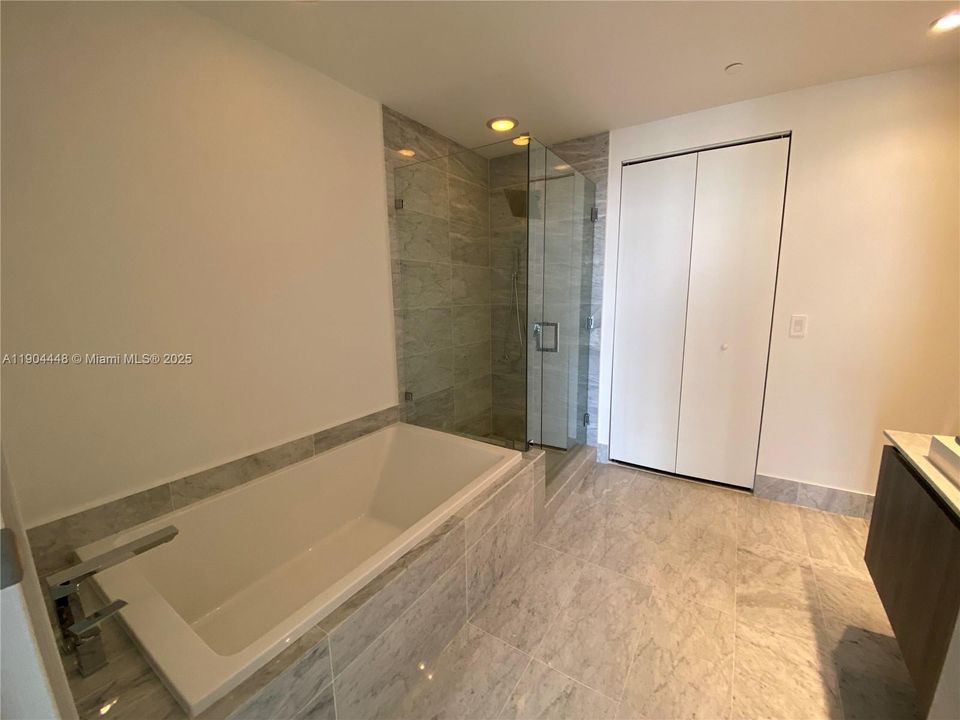 For Rent: $5,800 (2 beds, 2 baths, 1253 Square Feet)
