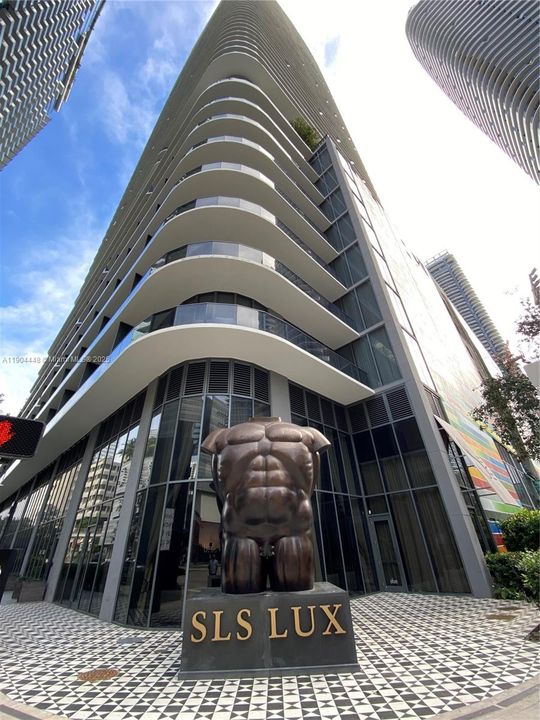 For Rent: $5,800 (2 beds, 2 baths, 1253 Square Feet)