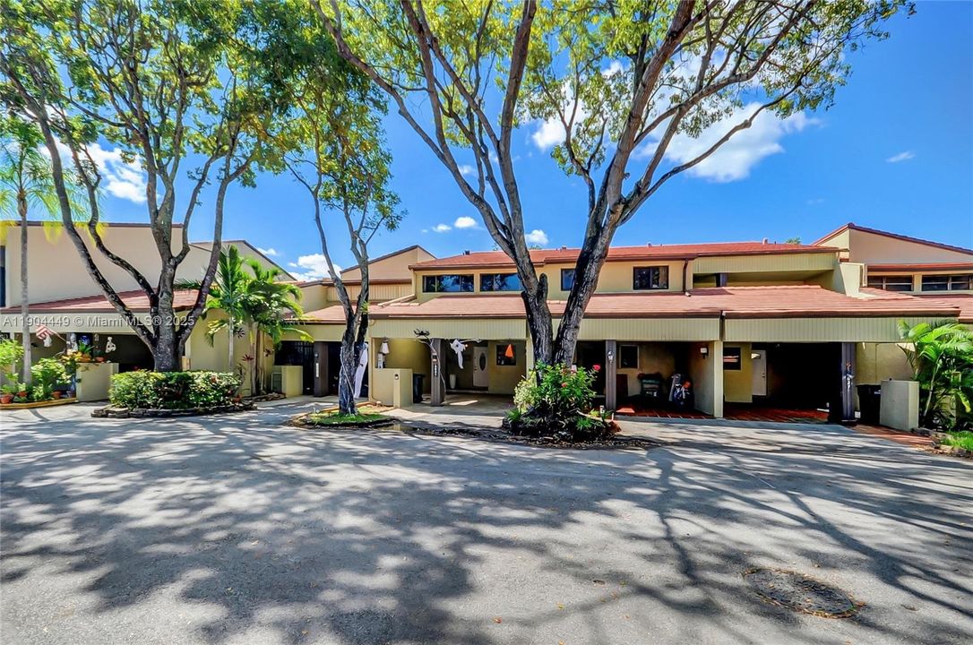 Active With Contract: $525,000 (3 beds, 2 baths, 1600 Square Feet)