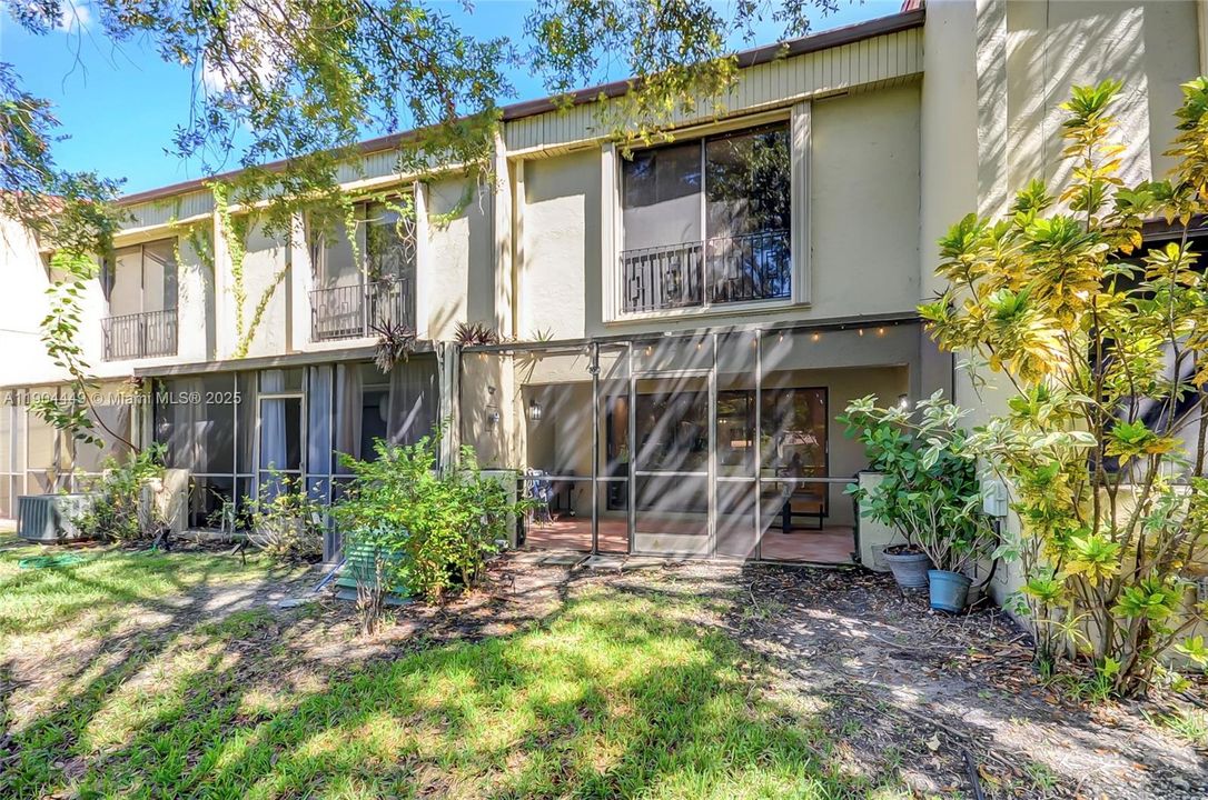 Active With Contract: $525,000 (3 beds, 2 baths, 1600 Square Feet)