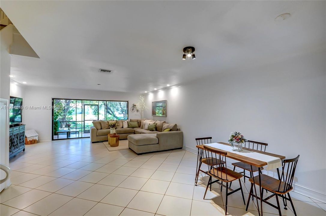 Active With Contract: $525,000 (3 beds, 2 baths, 1600 Square Feet)