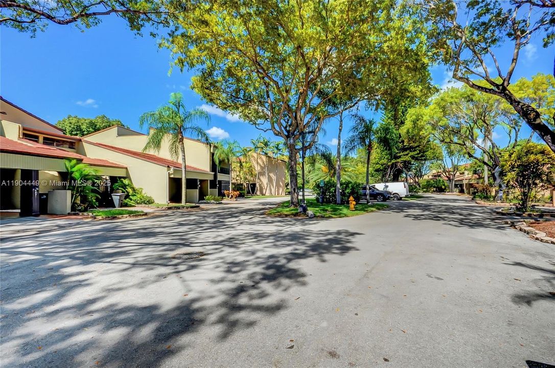 Active With Contract: $525,000 (3 beds, 2 baths, 1600 Square Feet)