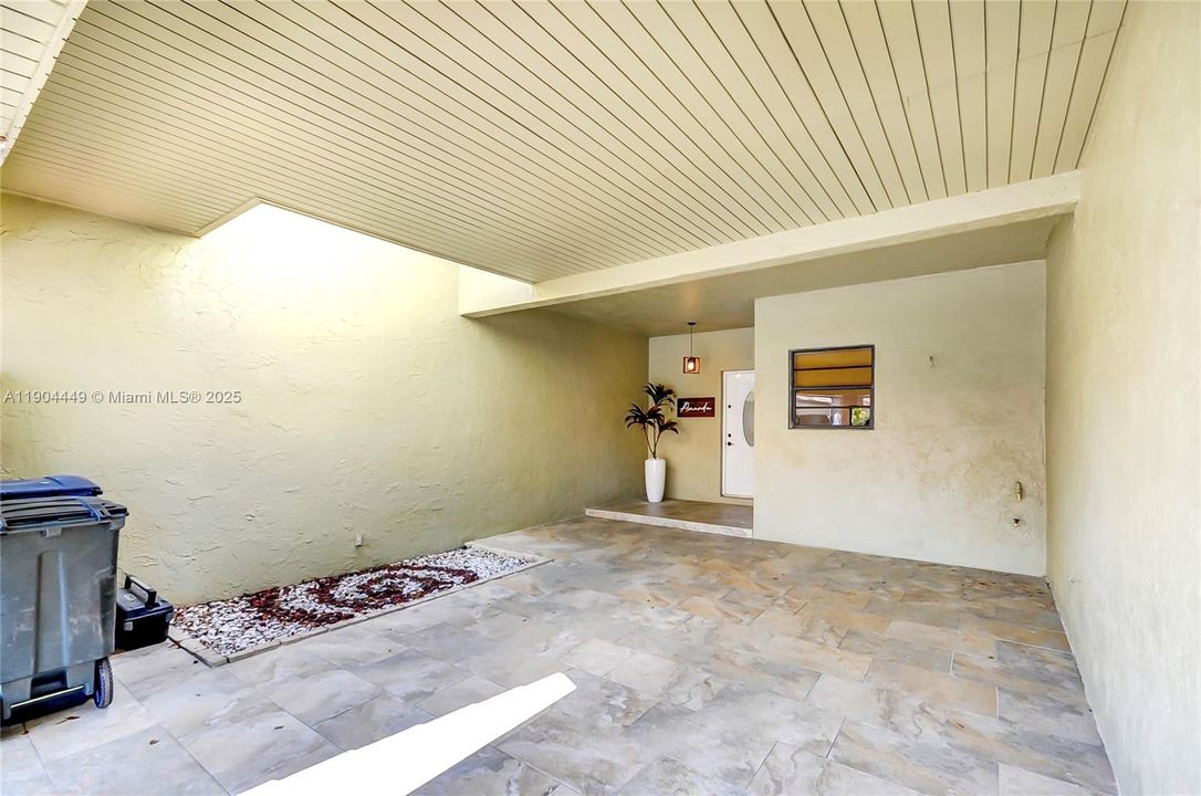 Active With Contract: $525,000 (3 beds, 2 baths, 1600 Square Feet)