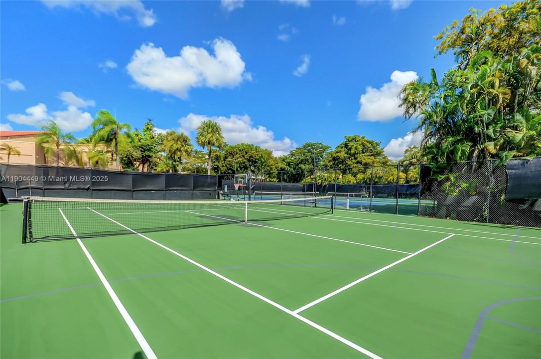 Active With Contract: $525,000 (3 beds, 2 baths, 1600 Square Feet)