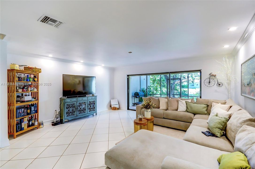 Active With Contract: $525,000 (3 beds, 2 baths, 1600 Square Feet)