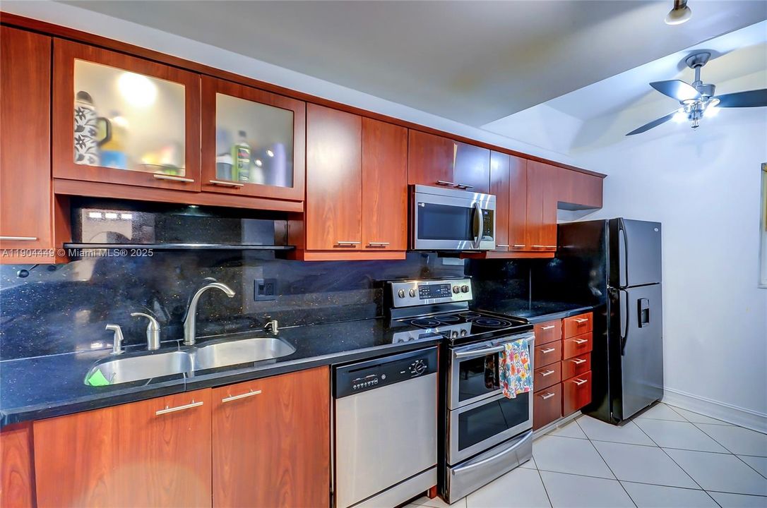 Active With Contract: $525,000 (3 beds, 2 baths, 1600 Square Feet)