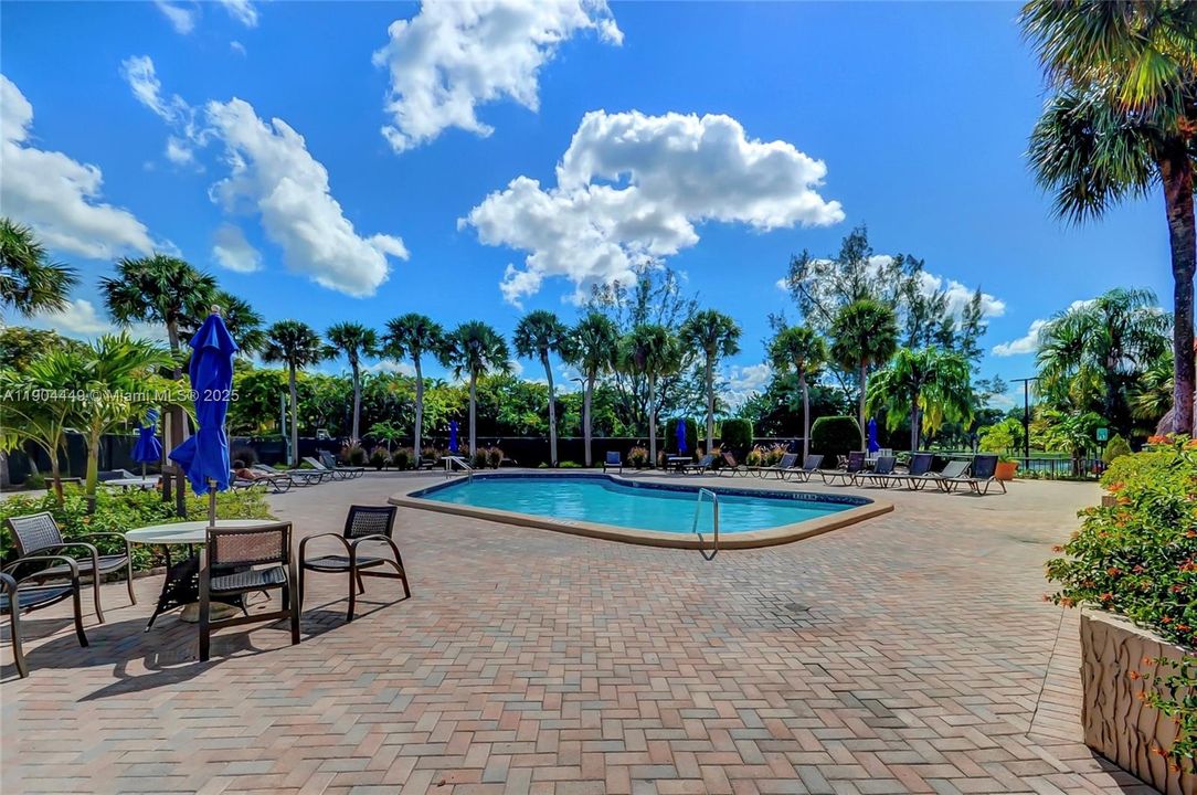 Active With Contract: $525,000 (3 beds, 2 baths, 1600 Square Feet)