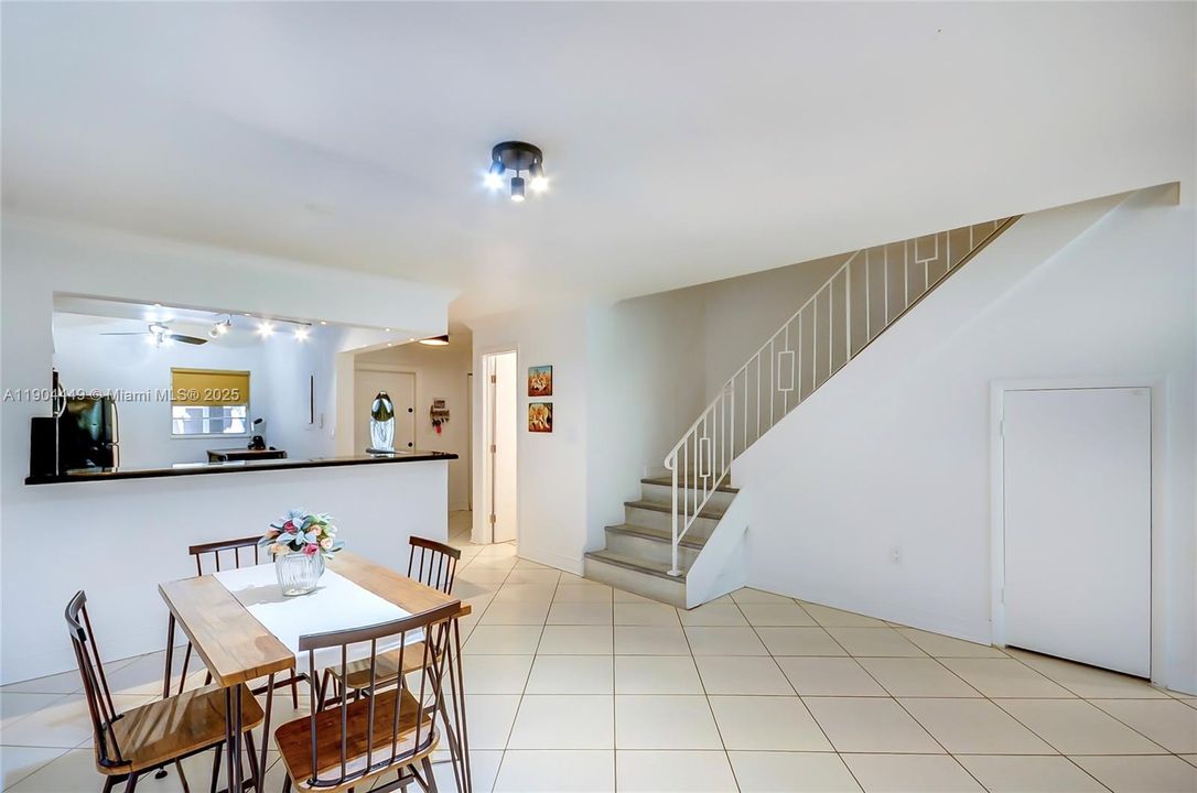 Active With Contract: $525,000 (3 beds, 2 baths, 1600 Square Feet)