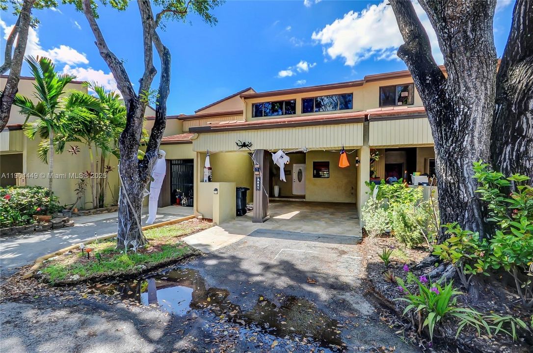 Active With Contract: $525,000 (3 beds, 2 baths, 1600 Square Feet)