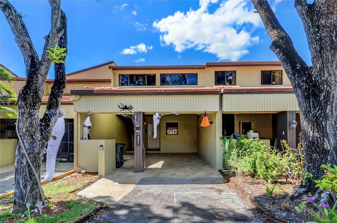 Active With Contract: $525,000 (3 beds, 2 baths, 1600 Square Feet)