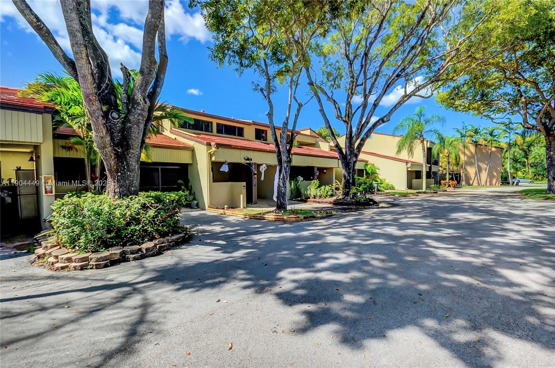 Active With Contract: $525,000 (3 beds, 2 baths, 1600 Square Feet)