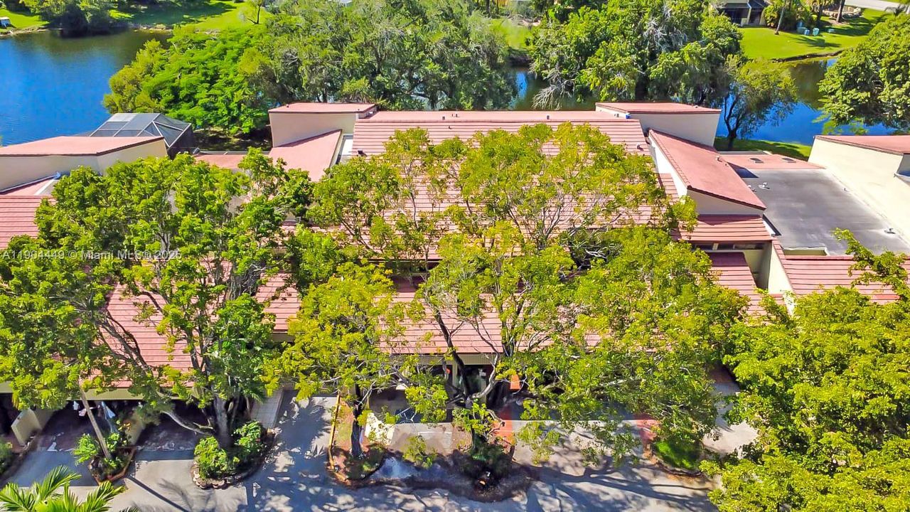 Active With Contract: $525,000 (3 beds, 2 baths, 1600 Square Feet)