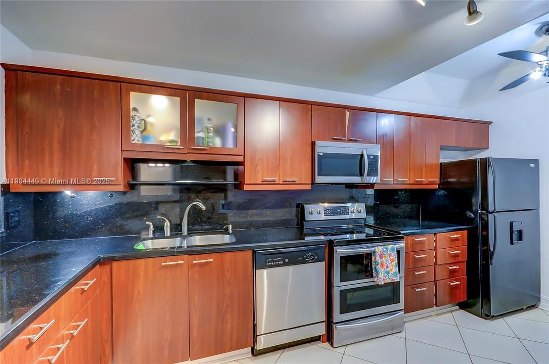 Active With Contract: $525,000 (3 beds, 2 baths, 1600 Square Feet)