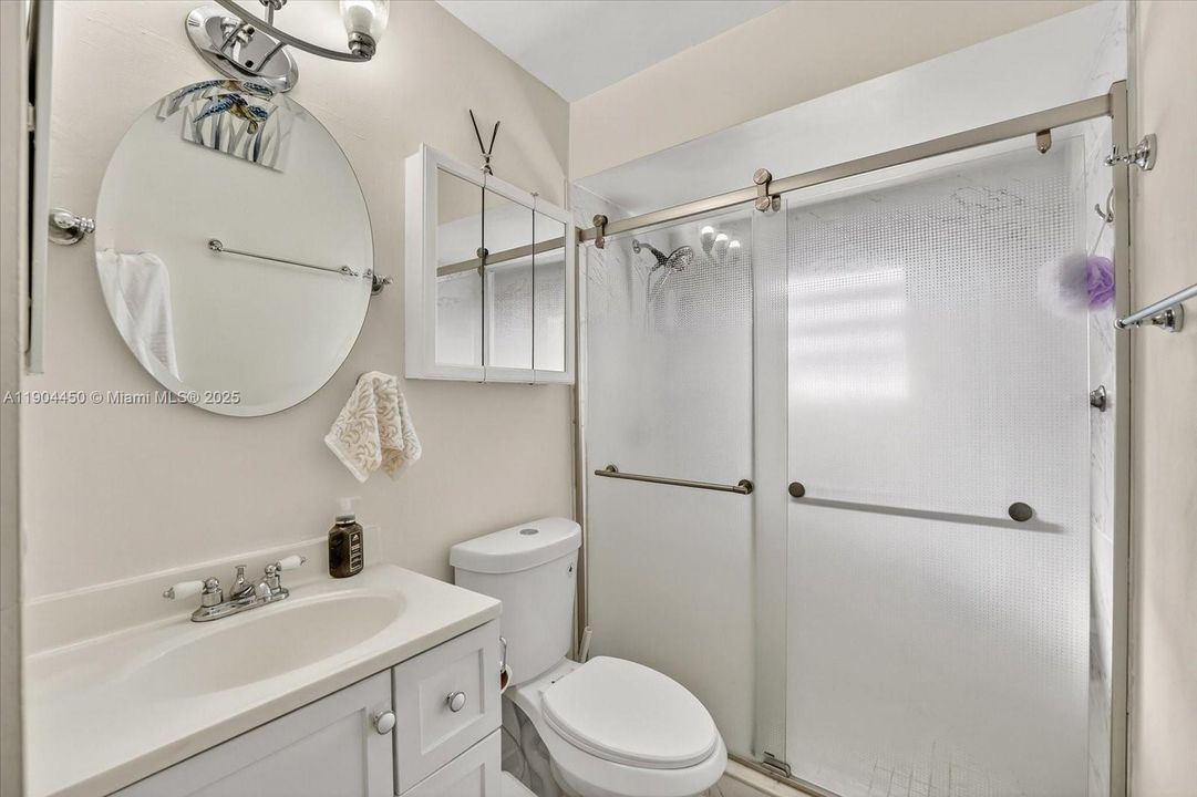 待售: $419,000 (2 贝兹, 1 浴室, 835 平方英尺)