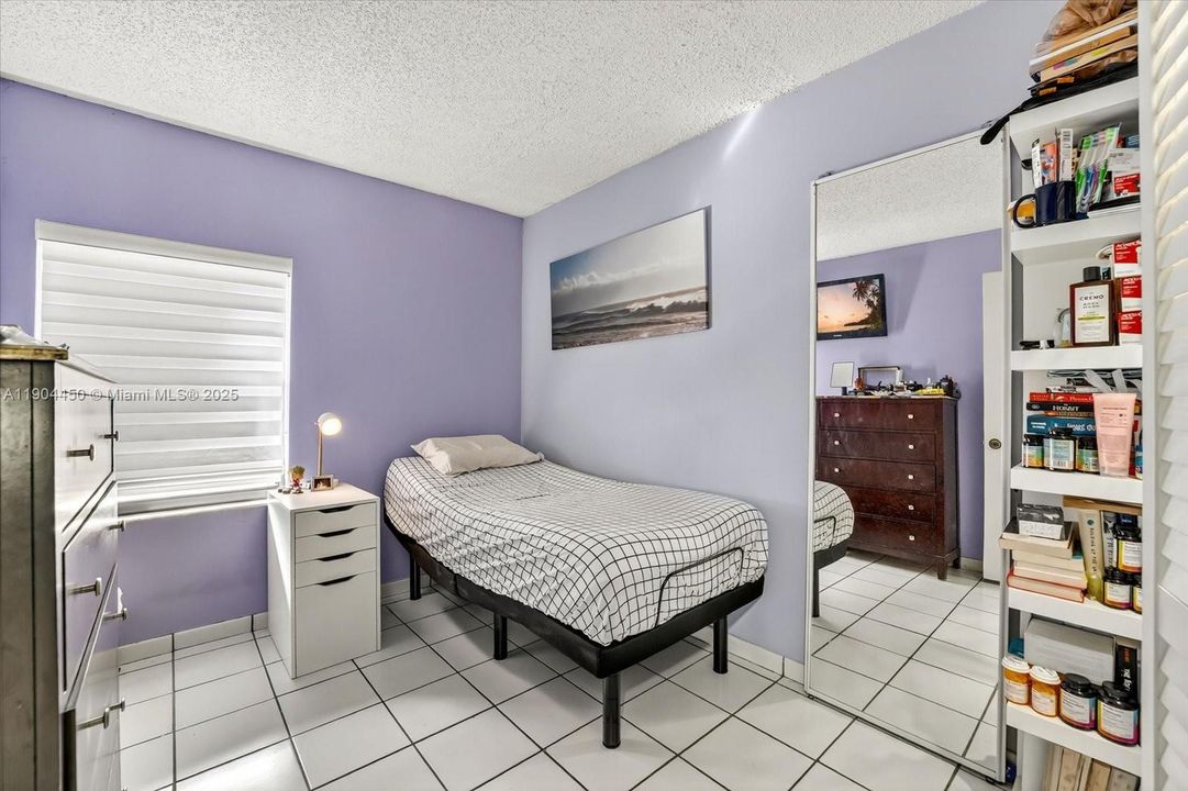 待售: $419,000 (2 贝兹, 1 浴室, 835 平方英尺)