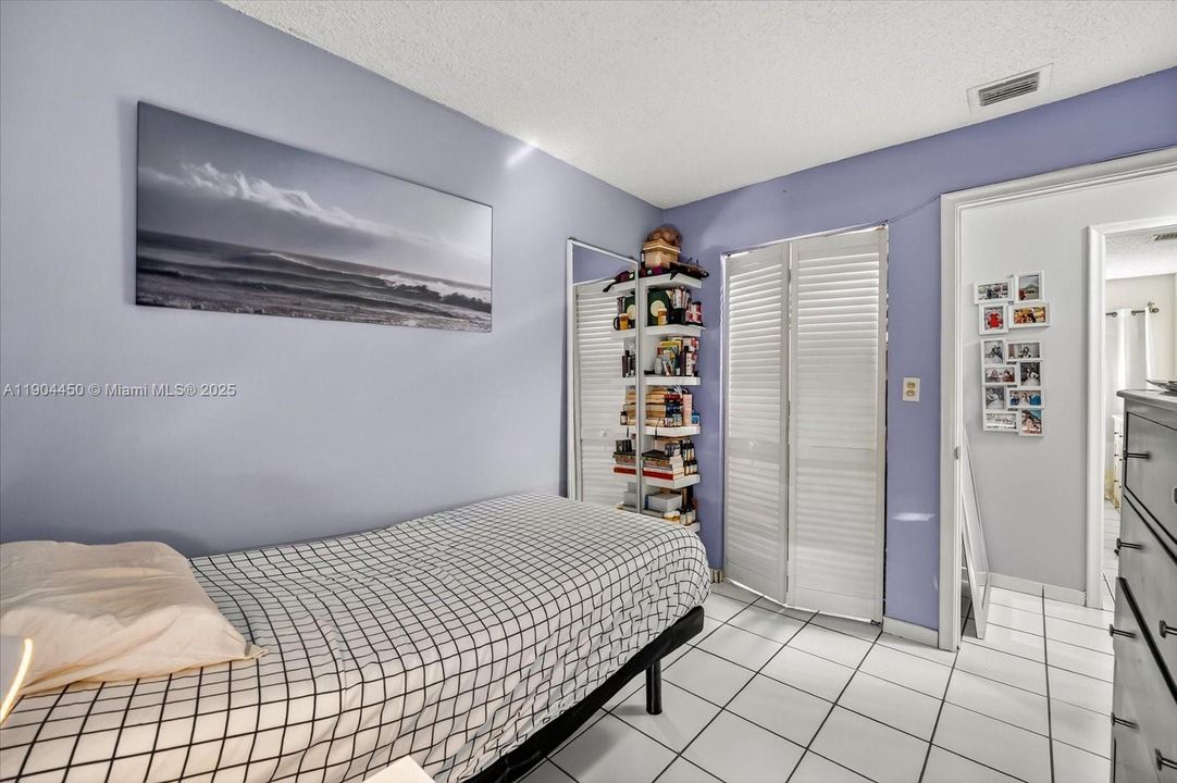 待售: $419,000 (2 贝兹, 1 浴室, 835 平方英尺)