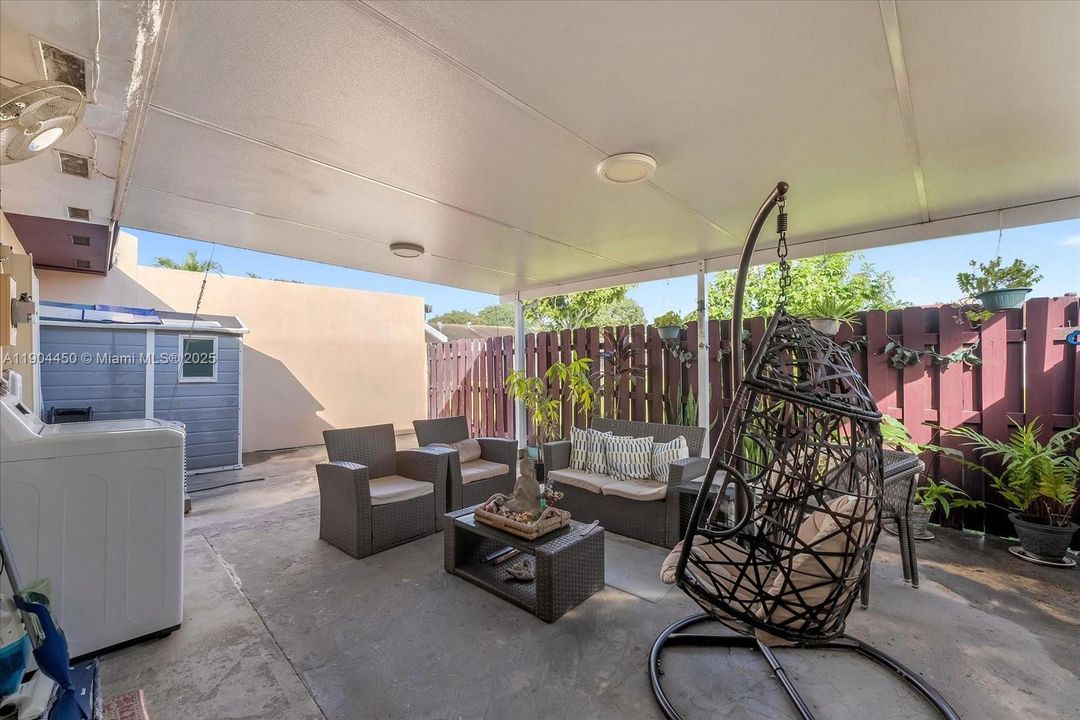 待售: $419,000 (2 贝兹, 1 浴室, 835 平方英尺)