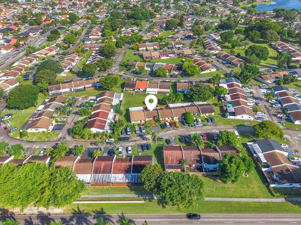 待售: $419,000 (2 贝兹, 1 浴室, 835 平方英尺)