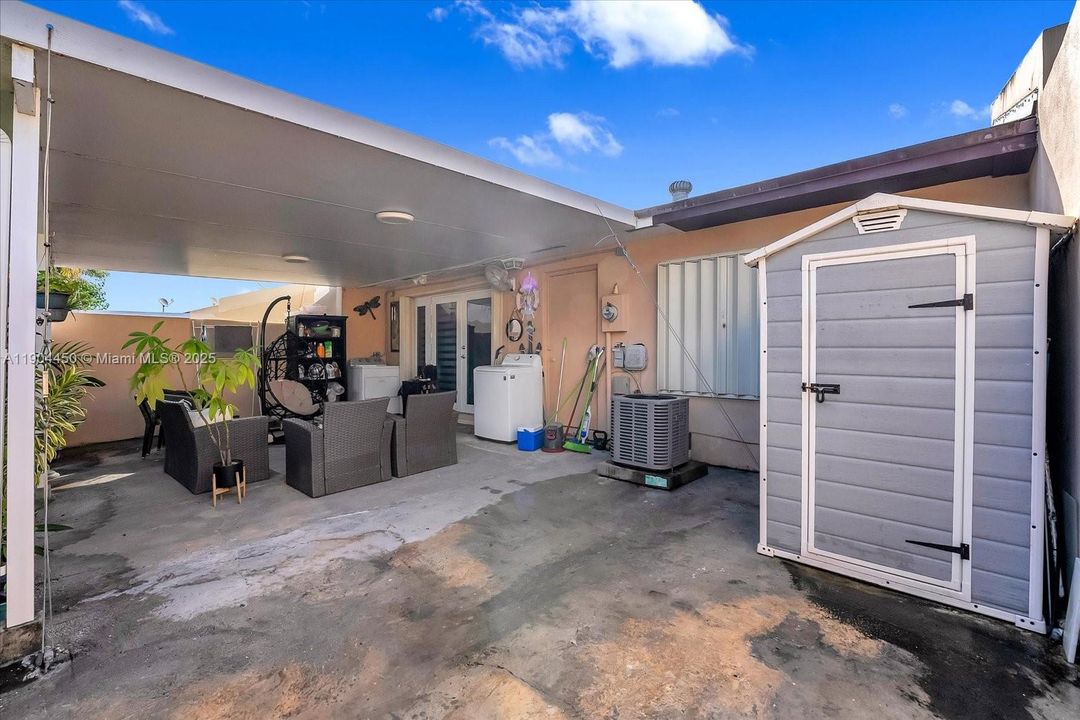 待售: $419,000 (2 贝兹, 1 浴室, 835 平方英尺)