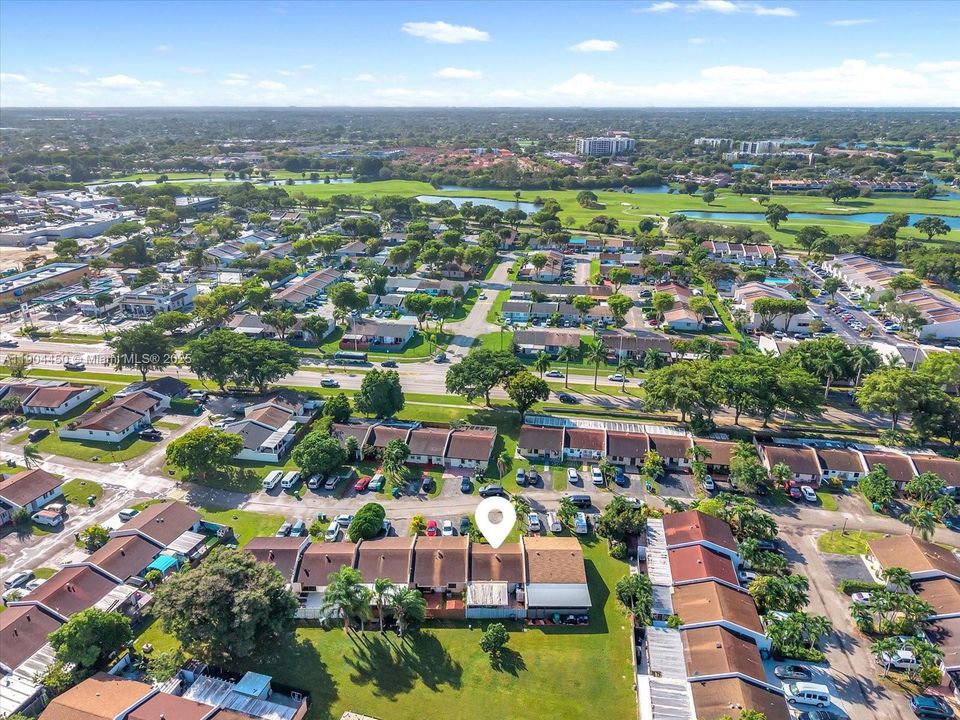 待售: $419,000 (2 贝兹, 1 浴室, 835 平方英尺)