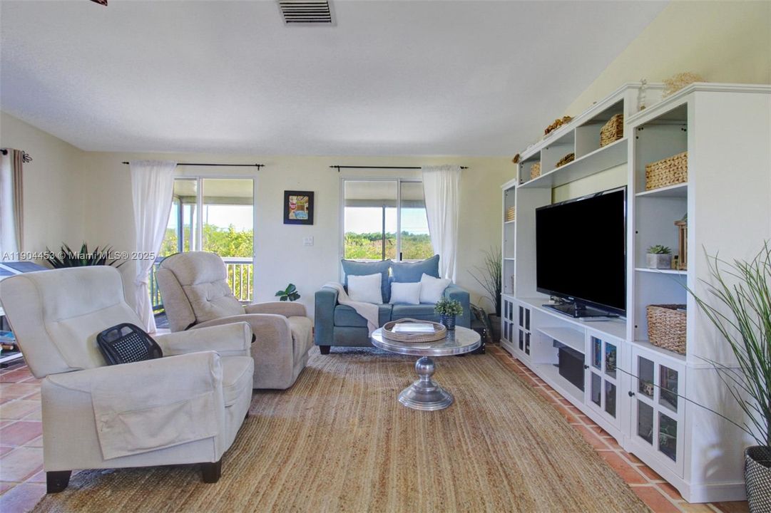 For Rent: $5,200 (2 beds, 2 baths, 1776 Square Feet)