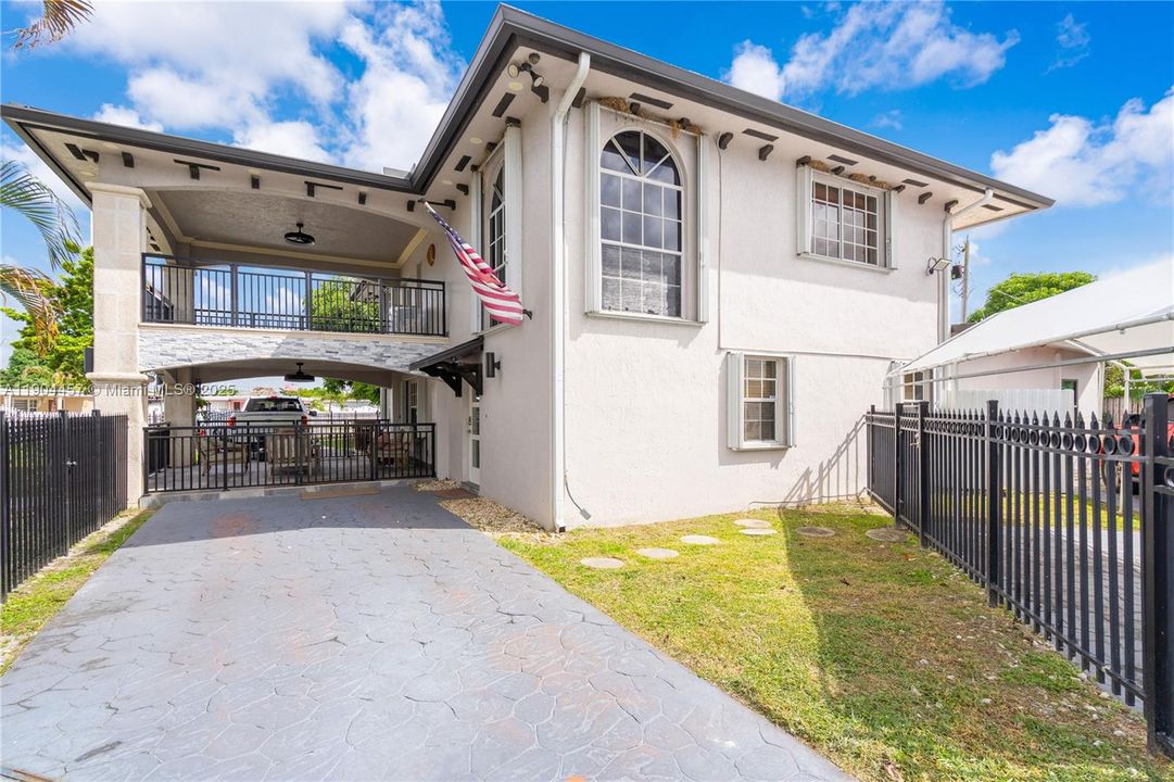 Active With Contract: $3,300 (3 beds, 2 baths, 1700 Square Feet)